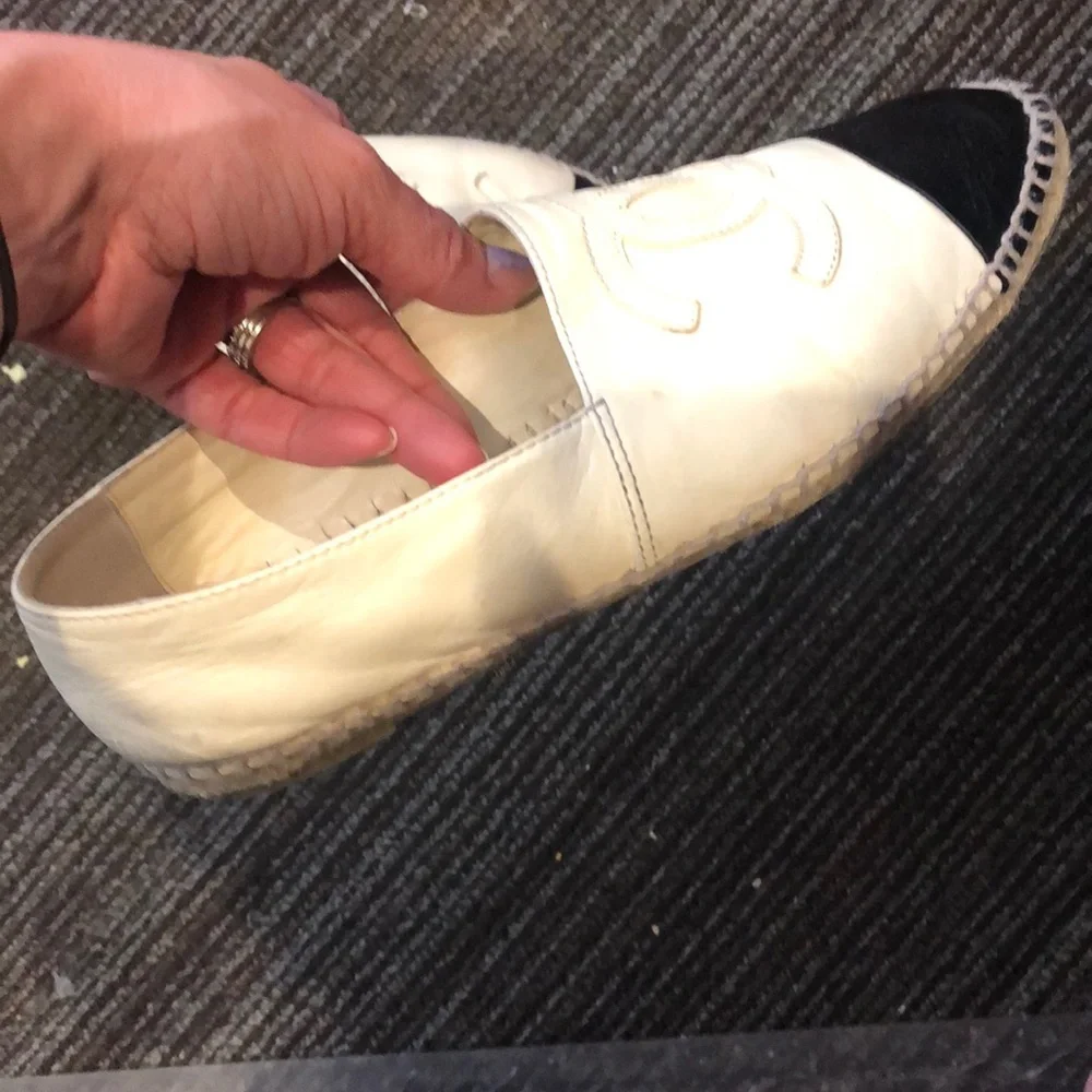 CHANEL Cream and Black Espadrilles - Picture 5 of 16